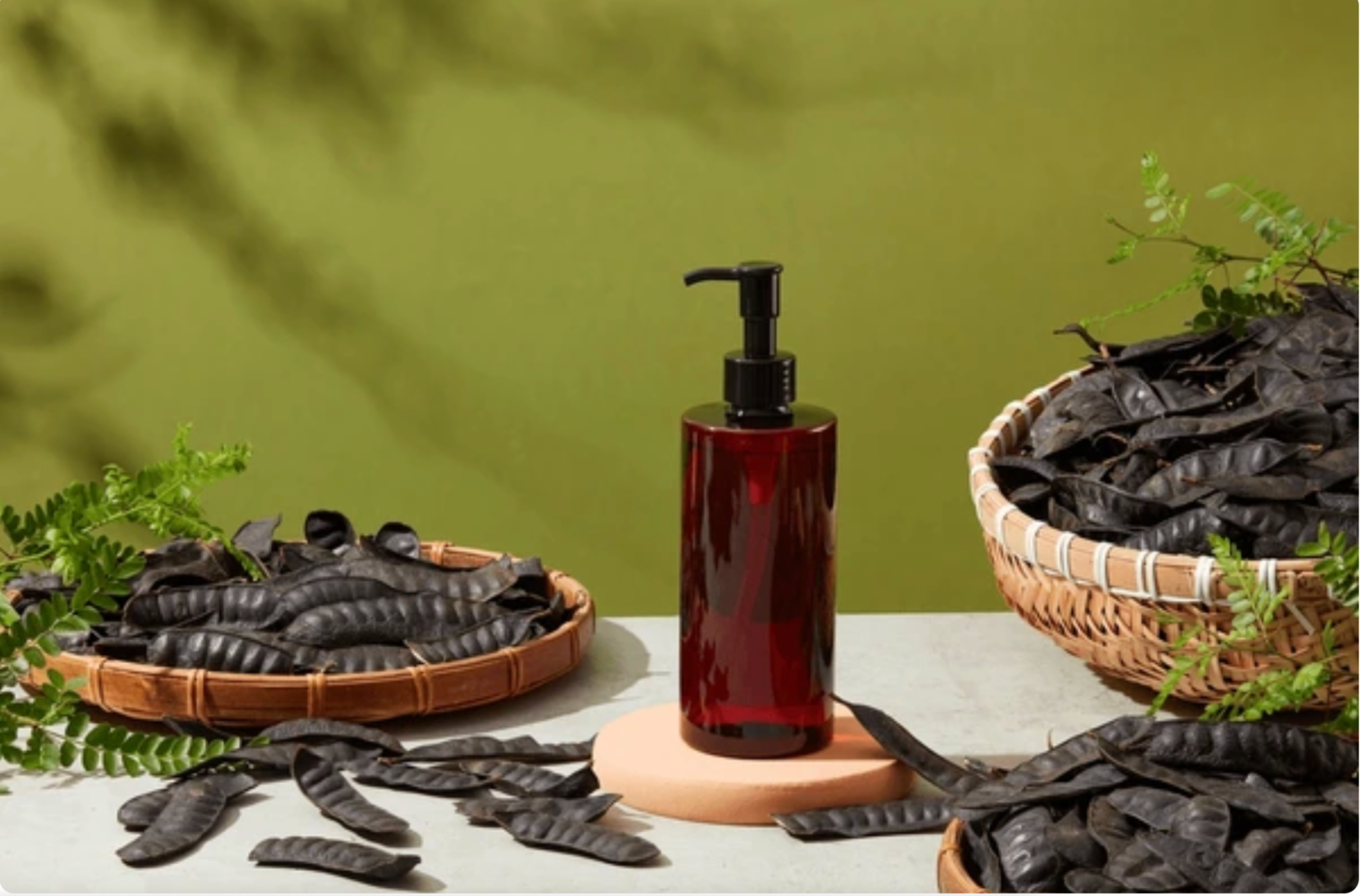 Công thức Bồ Kết truyền thống được chuẩn hóa quy trình sản xuất hiện đại, giữ trọn dưỡng chất giúp tóc bóng mượt.
